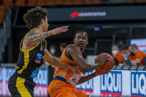 低龄化的优 低龄化的优